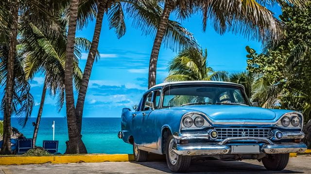 Expert guide to Cuba - sea and classic car